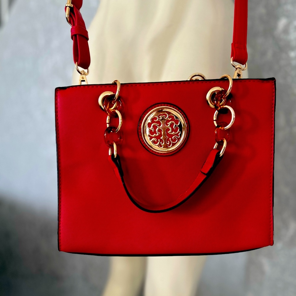 Tree of Life crossbody bag w/a detachable strap in the most gorgeous red color